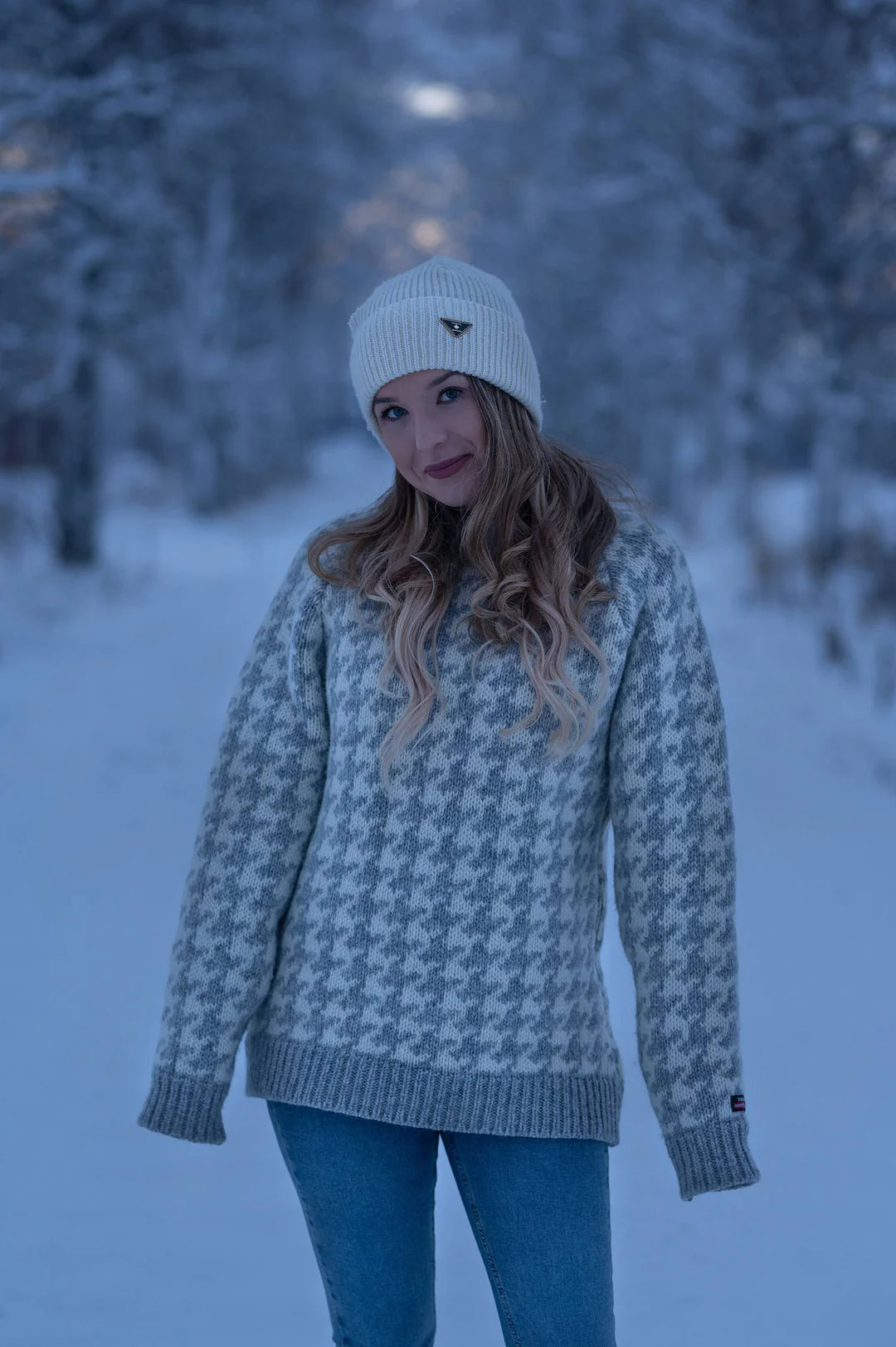 Rundhalset Islandsk sweater m/raglanærmer i 100% uld by NORWOOL
