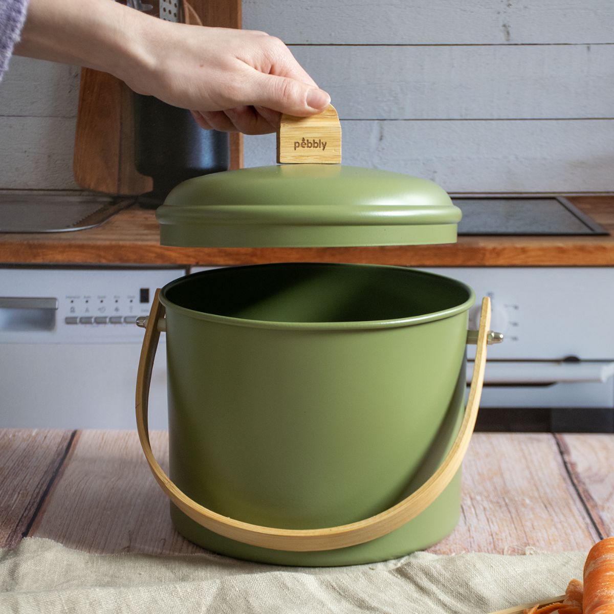 Kompostspand i rustfrit stål med lugtfilter 3,5 L – Olive