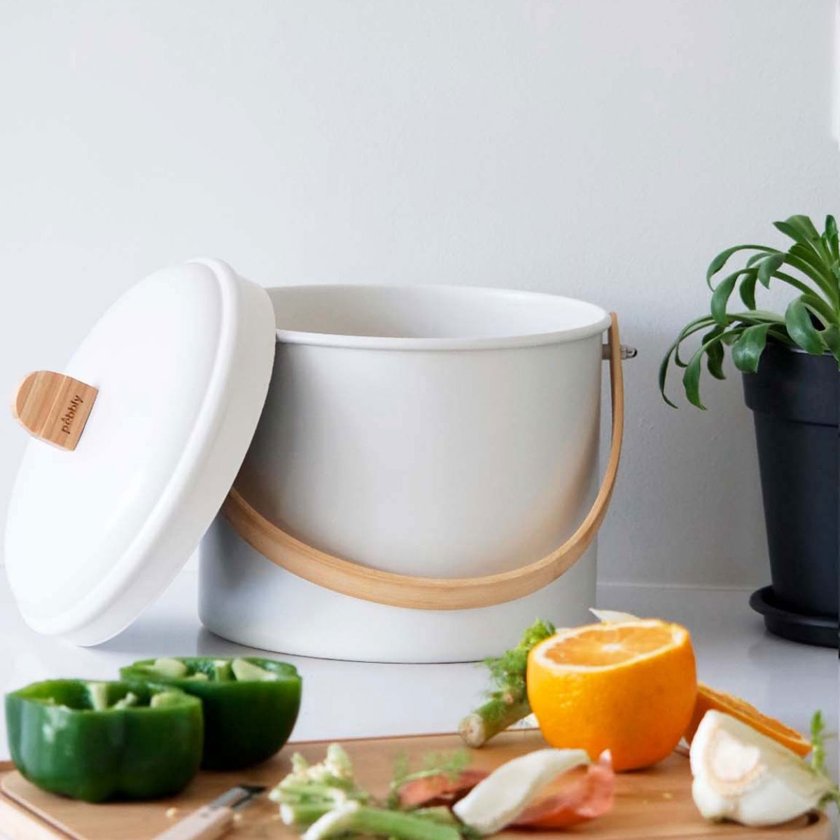 Kompostspand i rustfrit stål med lugtfilter – 7 L - Cream