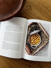 Indlæs billede til gallerivisning Spar &amp; Spis - den helt nye bog om sund mad til små penge - Anette Harbech Olesen
