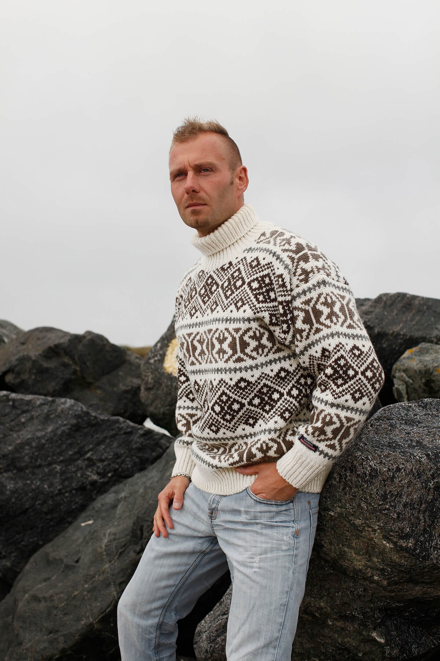 Islænder sweater af 100% ren uld - Hvid/Brun