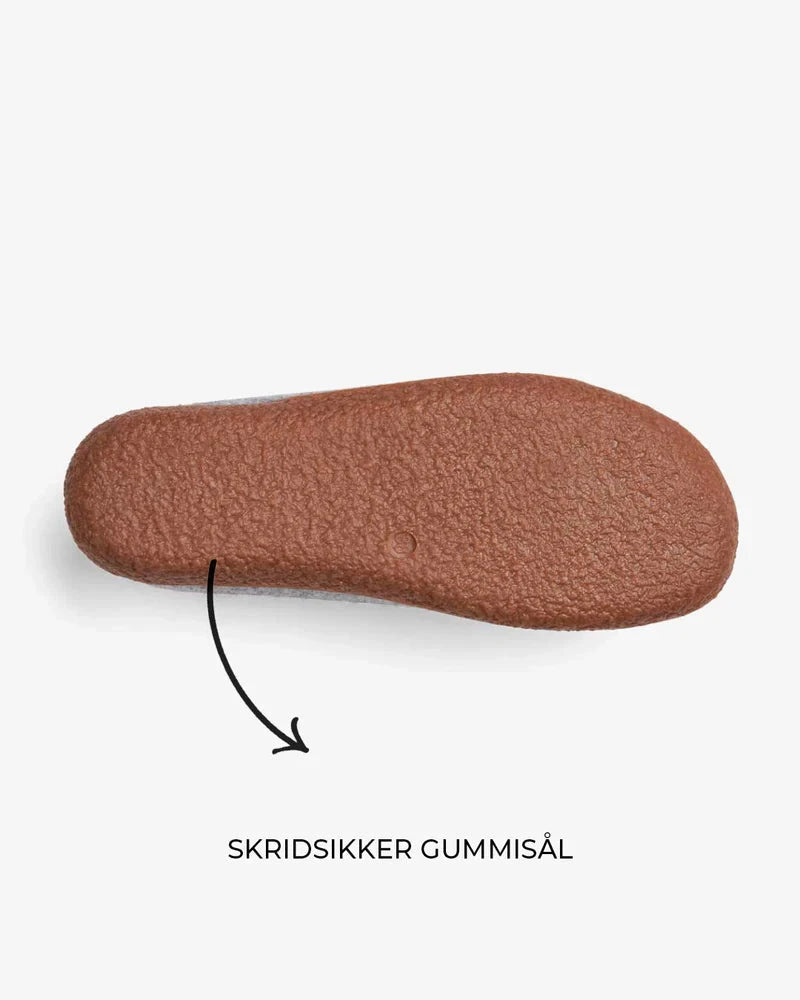 The Cozy Sheep Tøffel med gummisål – Lysegrå