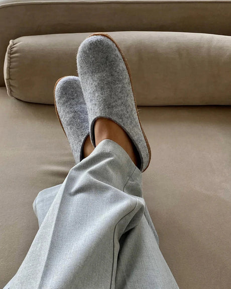 The Cozy Sheep Tøffel med gummisål – Lysegrå