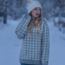 Load image into Gallery viewer, Rundhalset Islandsk sweater m/raglanærmer i 100% uld by NORWOOL
