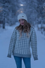 Indlæs billede til gallerivisning Rundhalset Islandsk sweater m/raglanærmer i 100% uld by NORWOOL

