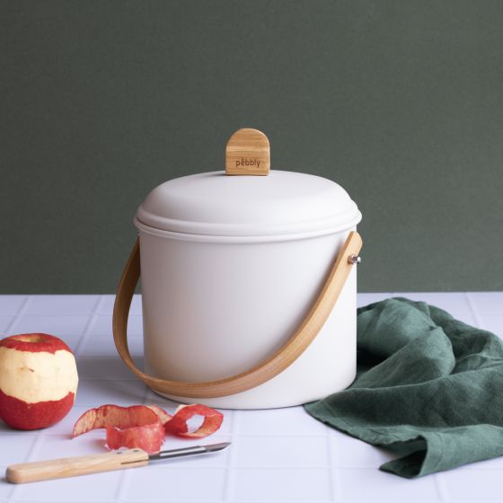 Kompostspand i rustfrit stål med lugtfilter 3,5 L – Cream