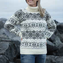 Load image into Gallery viewer, Islandsk rullekrave sweater af 100% uld - 6001-306R
