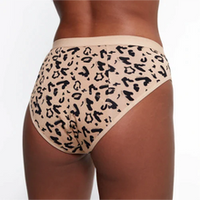 Load image into Gallery viewer, WUKA Basics Hipster Leopard Print - Overnight flow
